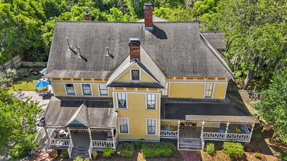 Building Photo - 221 SE 7th St