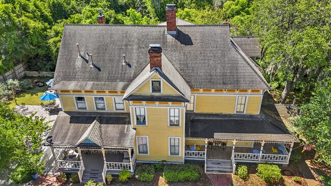 Building Photo - 221 SE 7th St