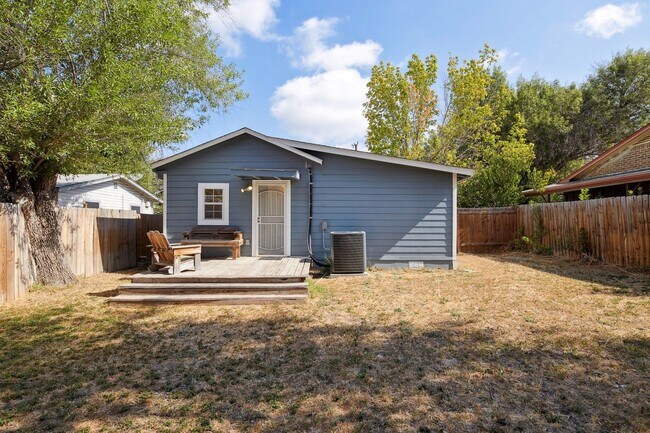 Building Photo - 3 Bedroom Single Family Home in San Antonio