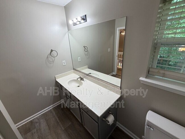 Building Photo - 1047 Oak Blossom Way