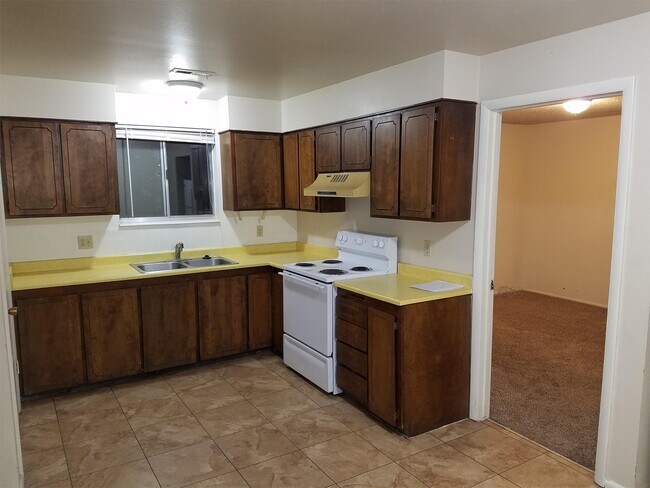 Building Photo - 475-477 Delta Cir