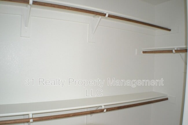 Building Photo - 1119 Sumner Dr