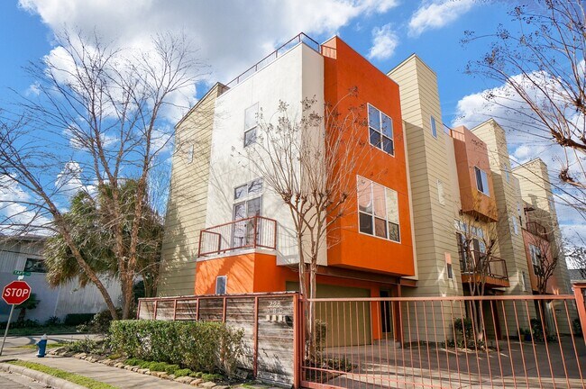 Primary Photo - 228 Willard St