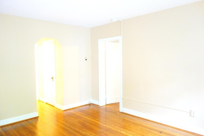 Building Photo - 8409 Greenwood Ave