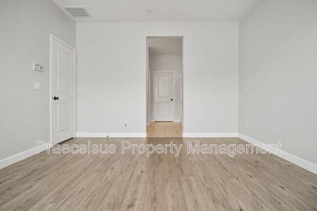 Building Photo - 2234 Capistrano Way