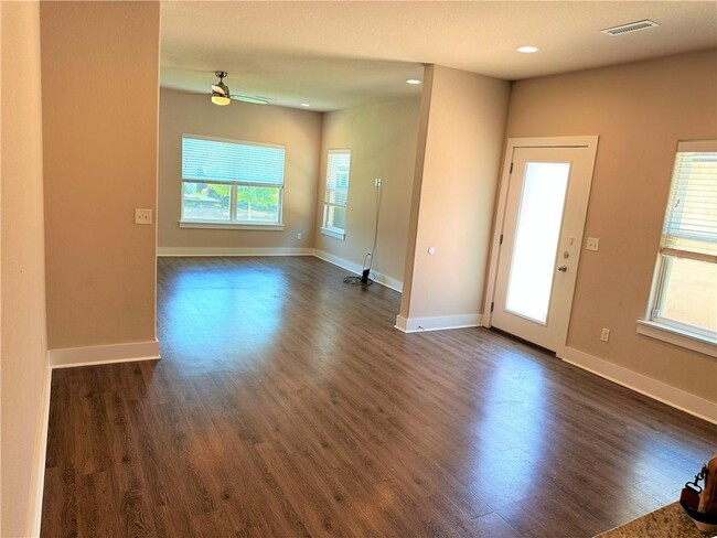 Building Photo - 3462 W Tuscan Rd