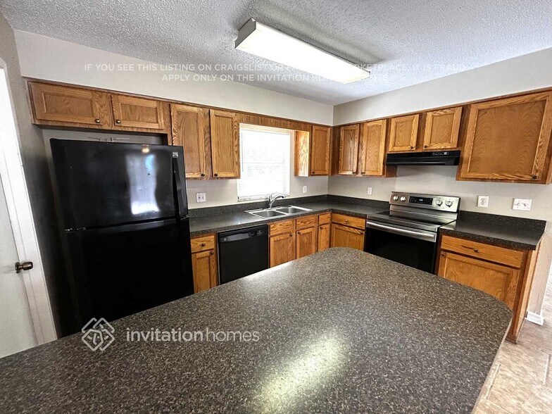 Building Photo - 2615 Roxie Ave