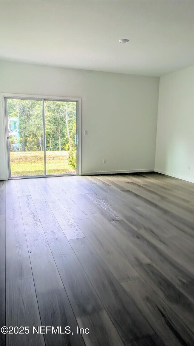 Building Photo - 559 Holly Lks Dr