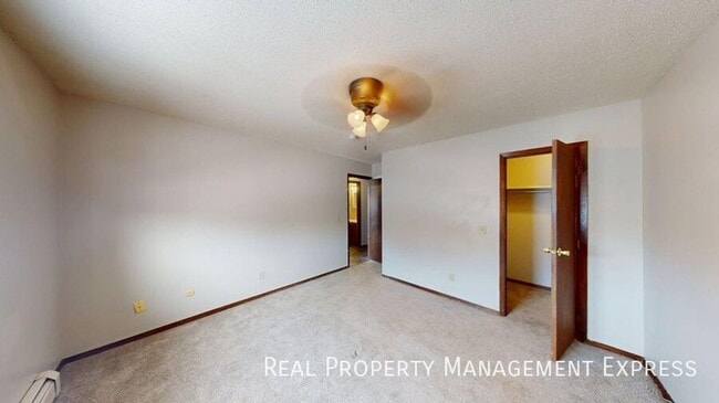 Building Photo - 2 Bed 1 Bath Apartment