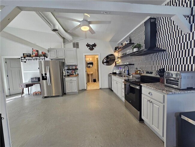 Building Photo - 74 Boulevard SE