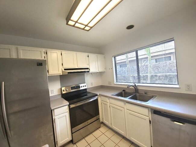 Building Photo - Pet-Friendly, Centrally Located With Solar!