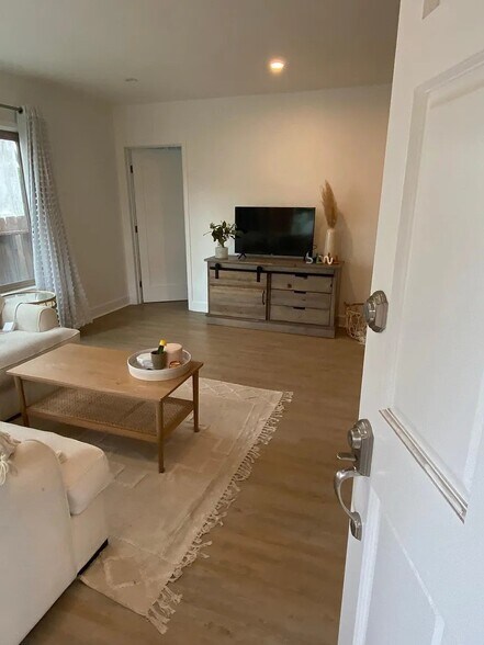 Building Photo - 1715 Glendon Ave