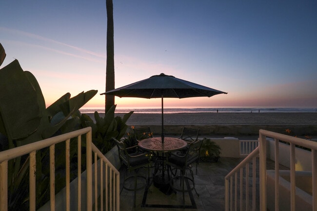 Building Photo - 2949 Ocean Front Walk