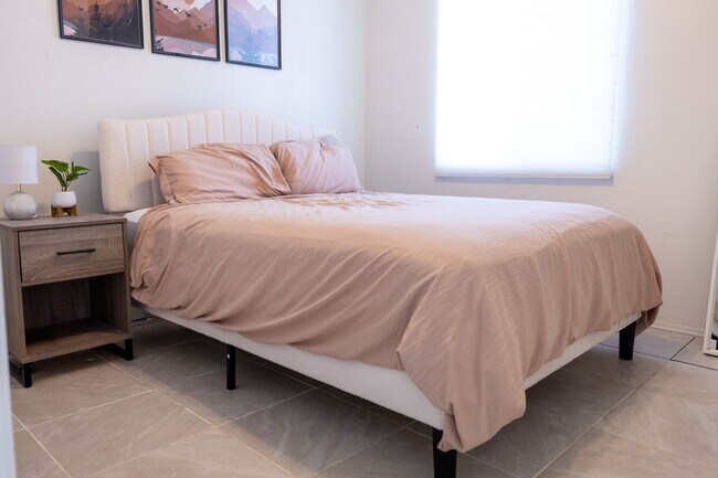 Building Photo - Tour this Private Marana Casita Today! Uni...