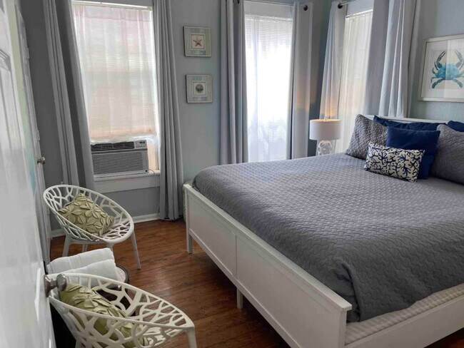 Building Photo - 2423 Avenue Q
