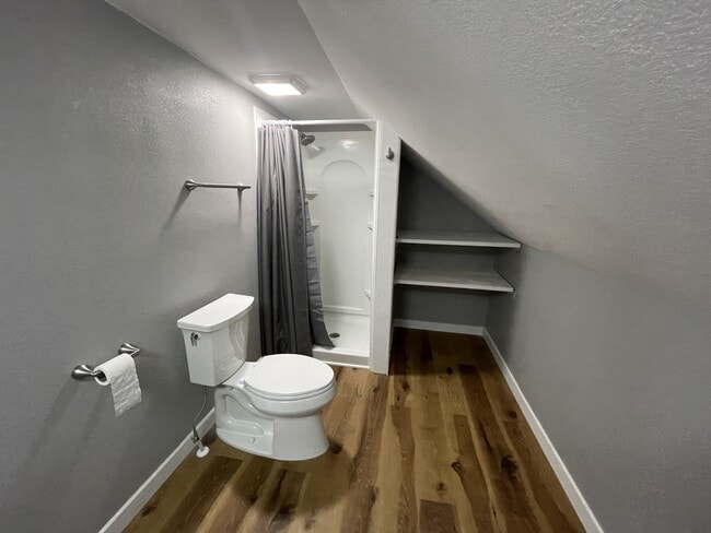 Building Photo - 105 W Summit St