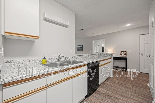 Building Photo - 74 Fantasy Ln