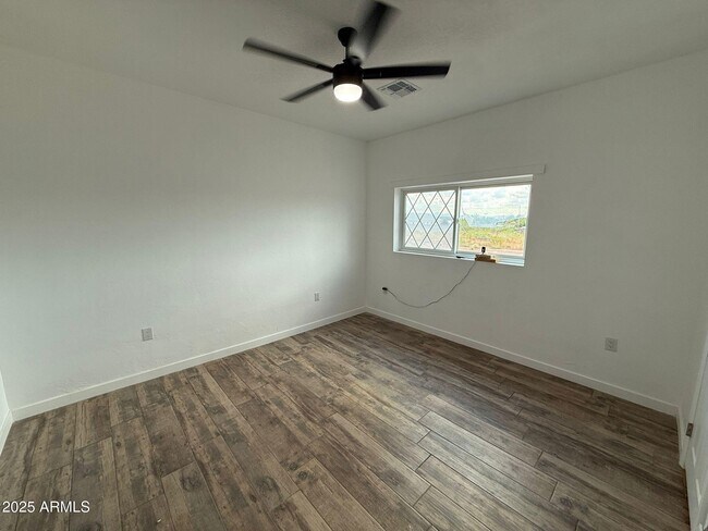 Building Photo - 1951 E 13th St