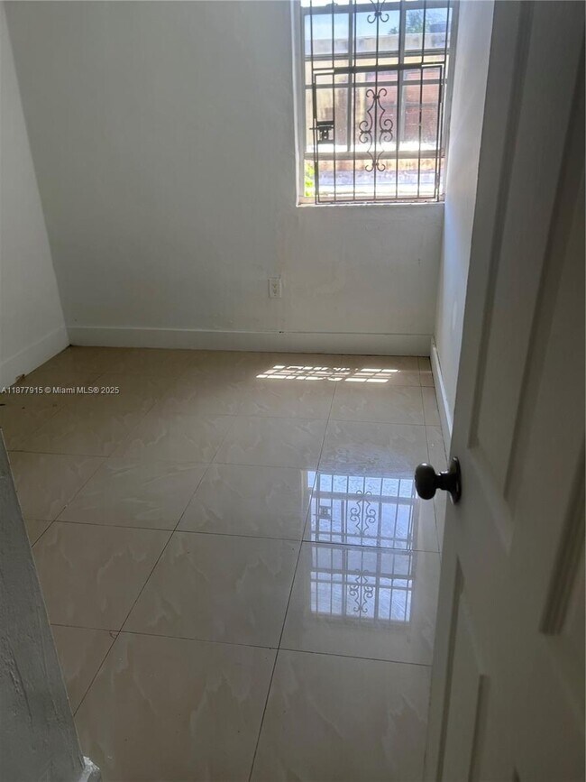 Building Photo - 14204 NE 3rd Ct