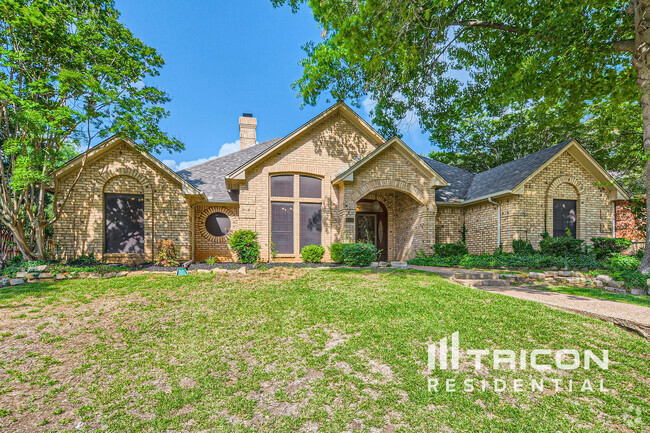 Building Photo - 5003 Willow Park Dr