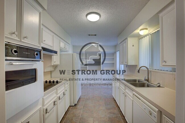 Building Photo - 6452 Waverly Way