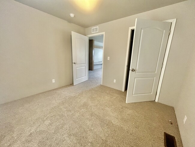 Building Photo - 8446 Sunrise Way