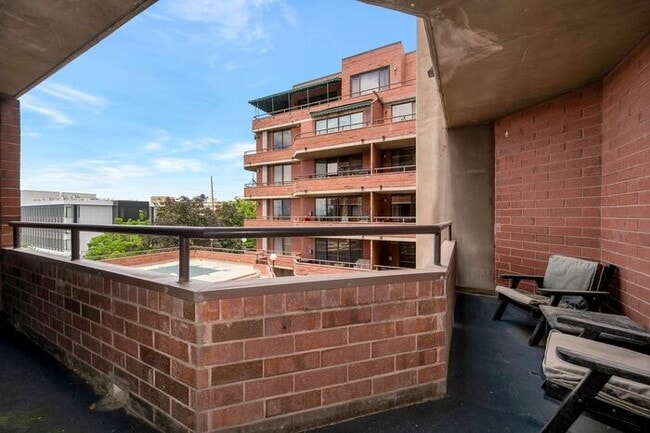 Building Photo - Modern Downtown Condo with Secure Access at Arlington Place