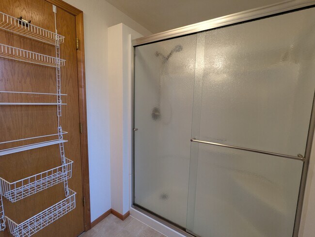 Building Photo - 1315 NE Paula Dr