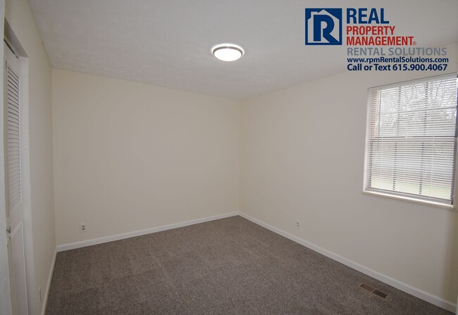 Building Photo - One level 3BR home 3.5 mi to Nissan, w/dry...