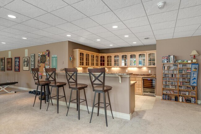 Building Photo - 7040 Royal Villa Ct