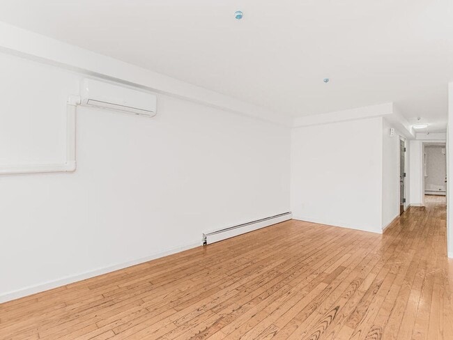 Building Photo - 661 Sagamore St