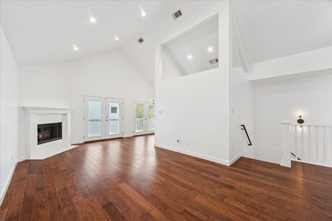 Building Photo - 731 Heights Blvd