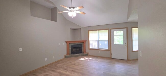 Building Photo - Gorgeous 3BR/2BA brick and stone front home in Keystone Estates! $1395
