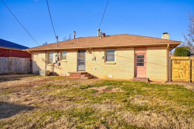 Building Photo - 3 Bed 1.5 Bath in Del City!