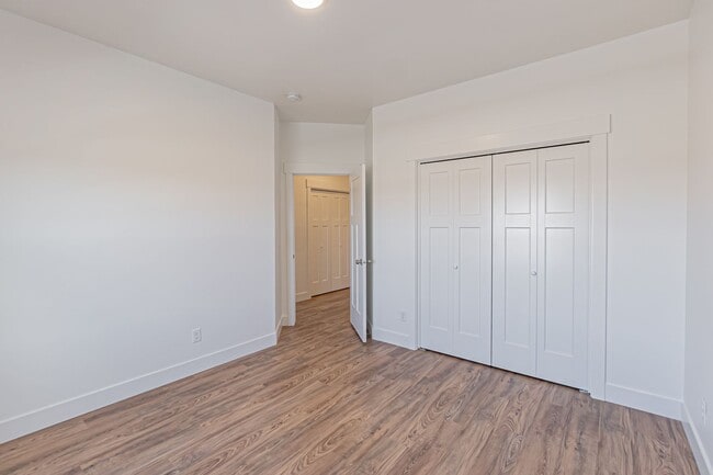 Building Photo - 521 Tap Root Dr