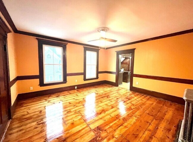 Building Photo - 53 Messer St