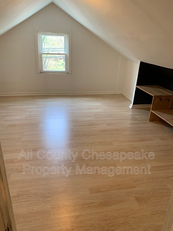 Building Photo - 5825 Westwood Ave