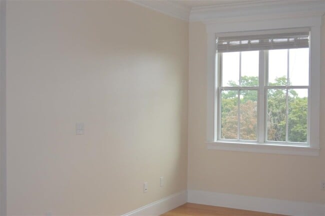 Building Photo - 2 Silver St