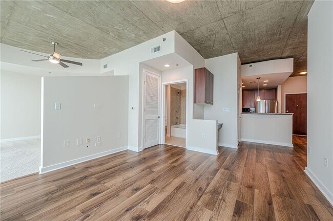 Building Photo - 3324 Peachtree Rd NE