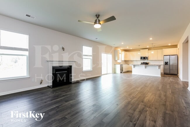 Building Photo - 569 Hillpark Ln