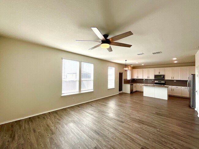 Building Photo - **APPLICATION RECEIVED** AVAILABLE NOW- Energy-Efficient 4/3 Home with Solar Panels & Pool Access!