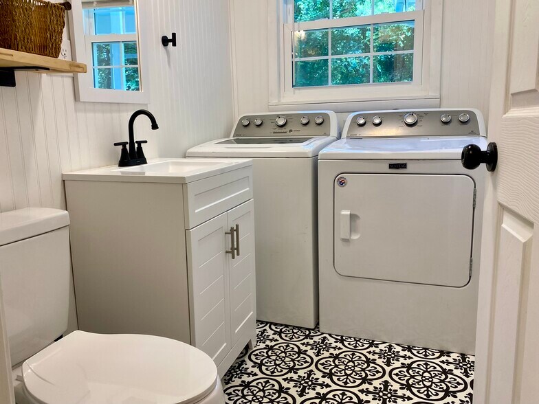 Half bath, washer dryer - 18 Home Pl