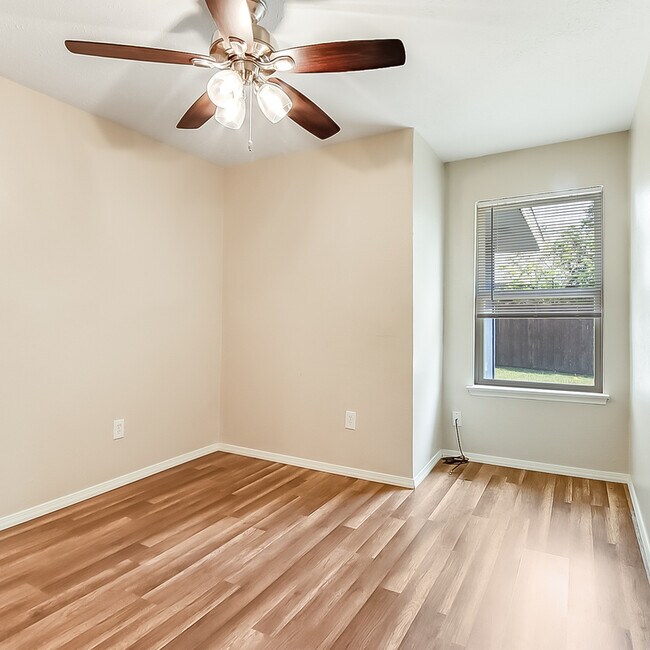 Building Photo - 2417 Clearhaven Ct