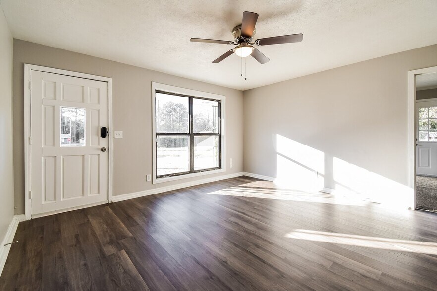 Building Photo - 4935 Lisa Ct