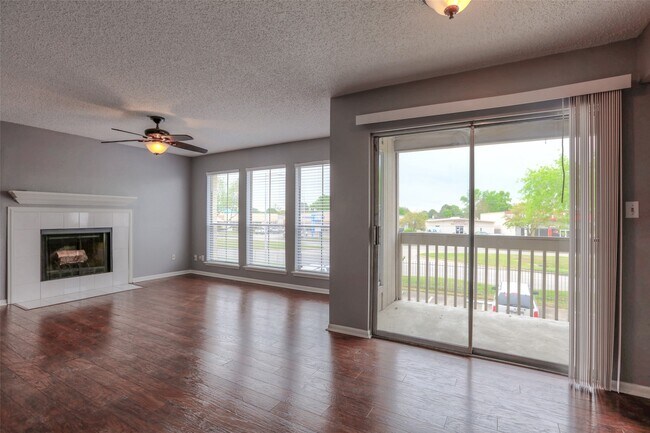 Building Photo - 3919 Fairmont Pkwy