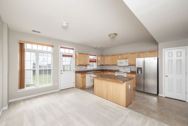 Building Photo - Well-maintained townhouse in Richmond