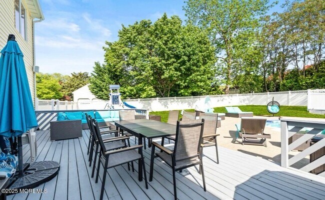 Building Photo - 16 Bridle Dr