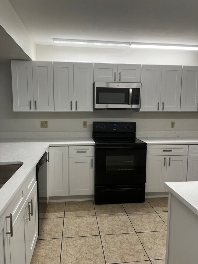 Building Photo - SANDPOINTE TOWNHOMES