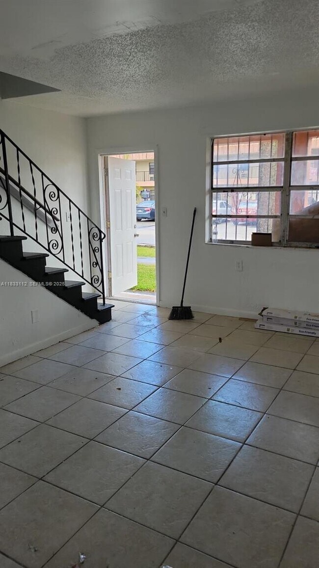 Building Photo - 1406 NW 2nd Ave