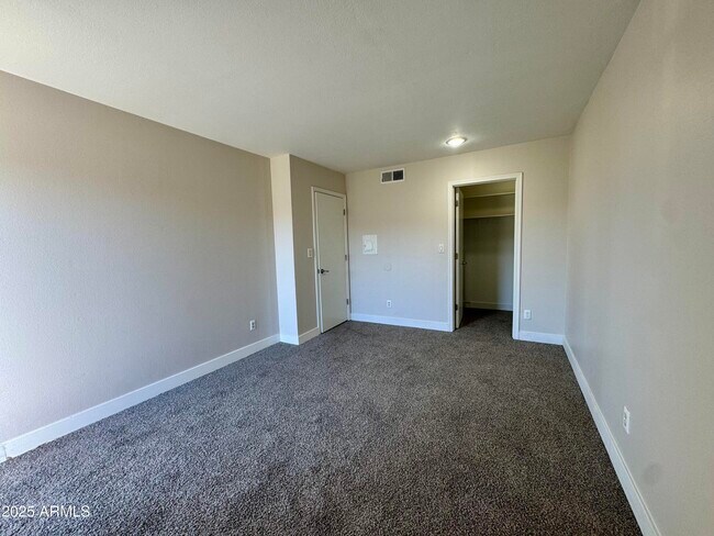 Building Photo - 1702 W Tuckey Ln